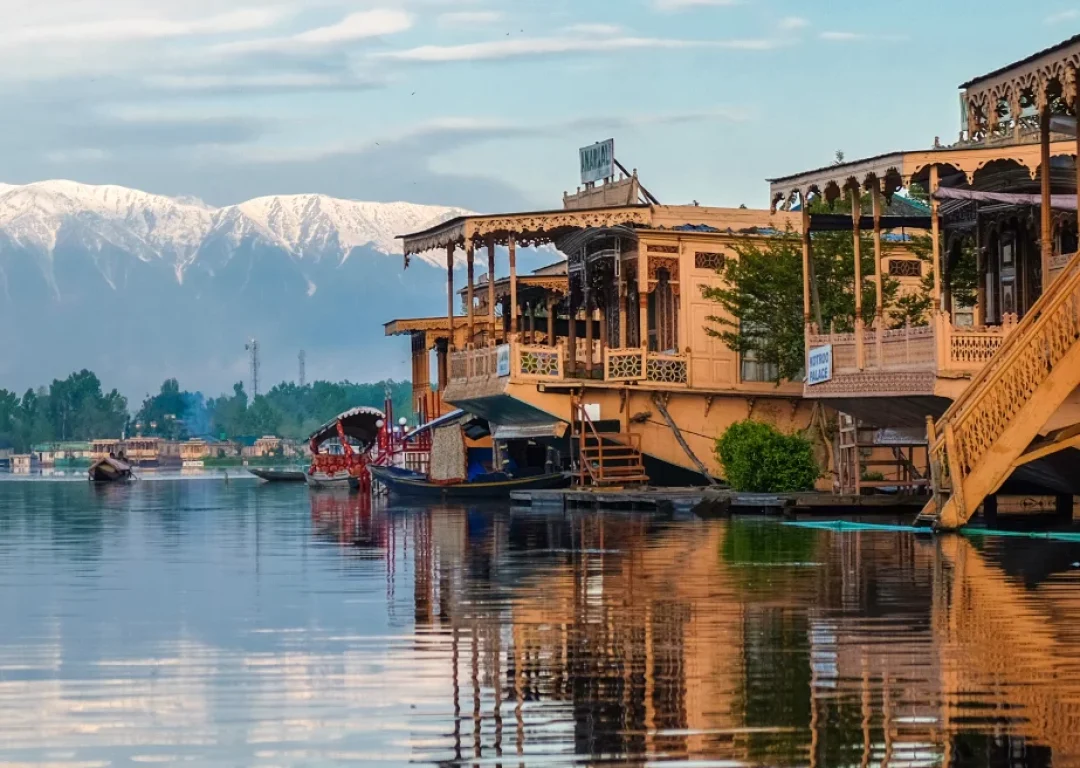 house-boat-dal-lake.webp